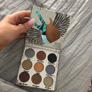 Crown eyeshadow palette